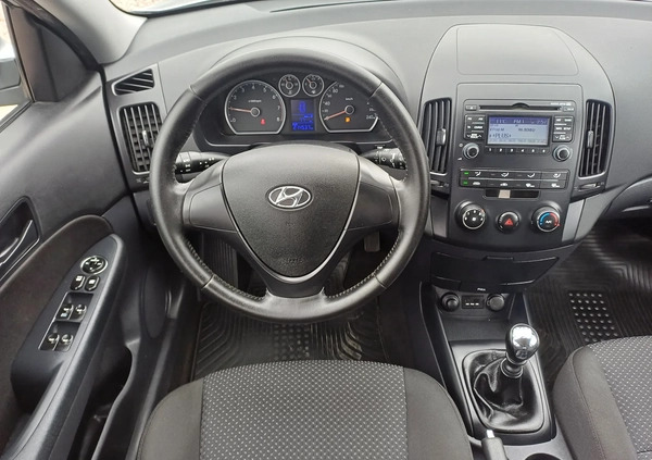 Hyundai I30 cena 15900 przebieg: 214000, rok produkcji 2009 z Bieżuń małe 137